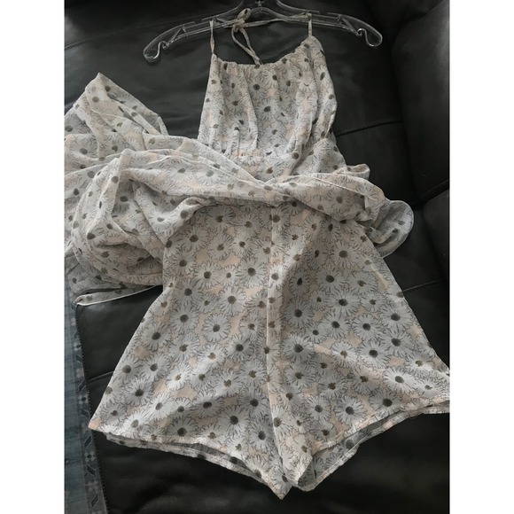 Floral Daisy Halter Neck Overlay Dress With Romper Underneath - Picture 4 of 4